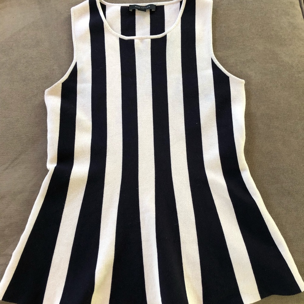 💙 EUC Ann Taylor Peplum Top 💙